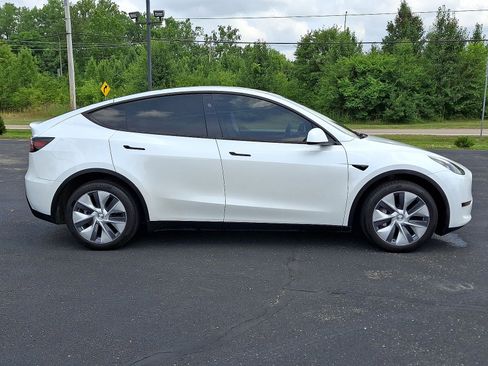 Used 2023 Tesla Model Y Long Range AWD/4WD image 25