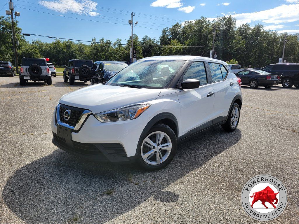 Used 2020 Nissan Kicks S FWD image 2