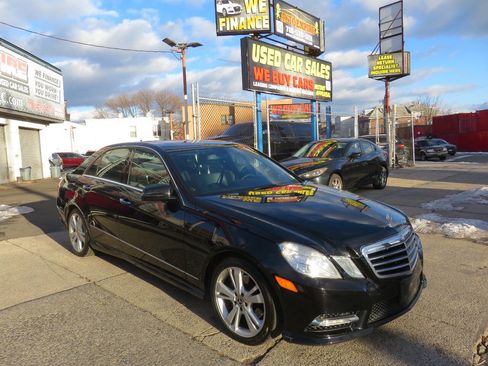 Used 2013 Mercedes-Benz E 350 4MATIC Sedan image 3