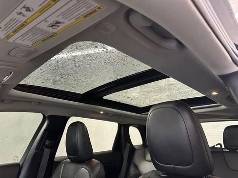 Used 2020 Jeep Cherokee Latitude Plus w/ Comfort/Convenience Group image 14