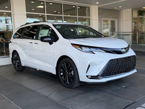 New 2026 Toyota Sienna XSE FWD image 6