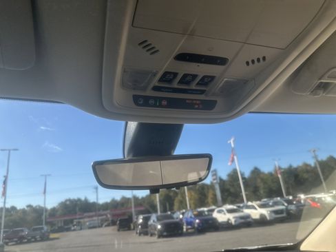 Used 2022 Buick Enclave Essence w/ Experience Buick Package image 18