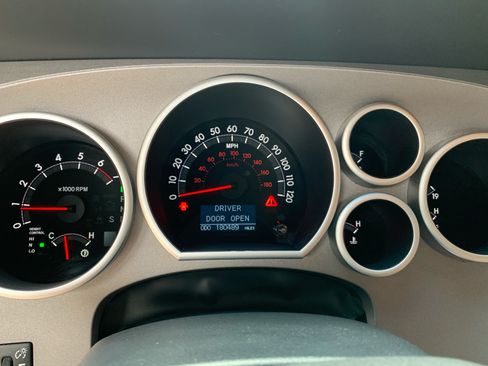 Used 2010 Toyota Sequoia Platinum RWD image 30