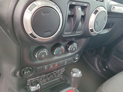 Used 2016 Jeep Wrangler Rubicon w/ Power Convenience Group image 23