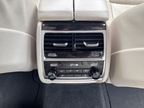 Used 2017 BMW 750i xDrive AWD/4WD image 28