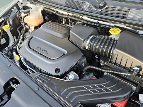 Used 2023 Chrysler Pacifica Touring-L image 27