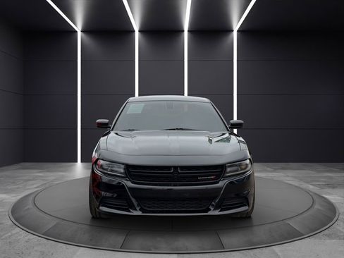 Used 2021 Dodge Charger SXT w/ Blacktop Package image 2