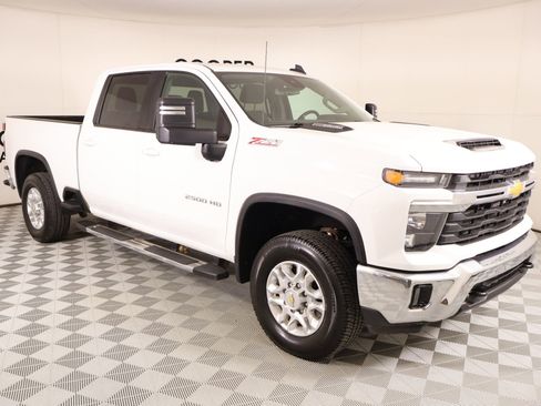 Used 2025 Chevrolet Silverado 2500 LT AWD/4WD image 1