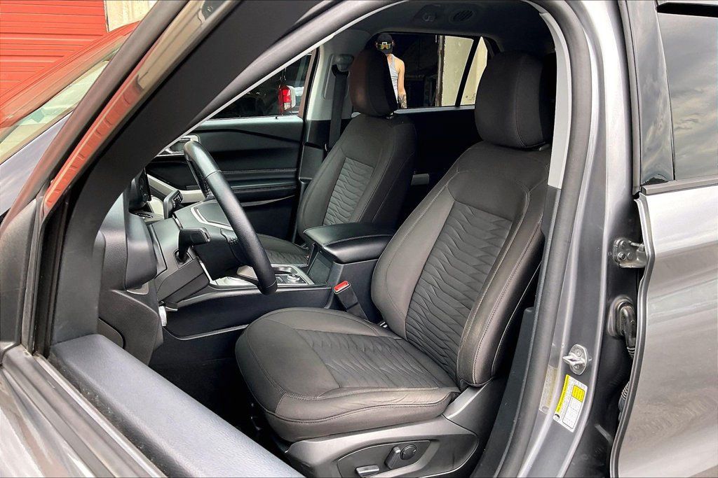 Used 2021 Ford Explorer XLT AWD/4WD image 24