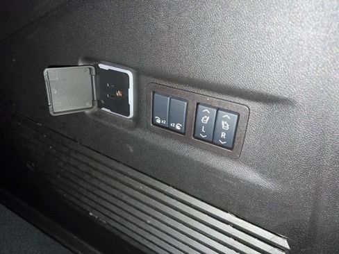 Used 2025 GMC Yukon XL AT4 Ultimate image 65