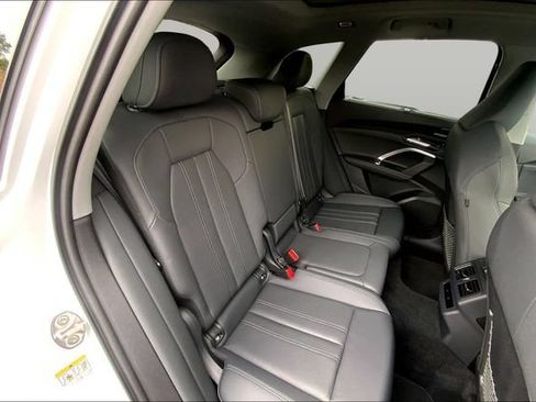 Used 2025 Audi Q5 Premium Plus w/ Premium Plus AWD/4WD image 19