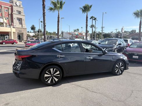 Used 2022 Nissan Altima 2.5 SV FWD image 12
