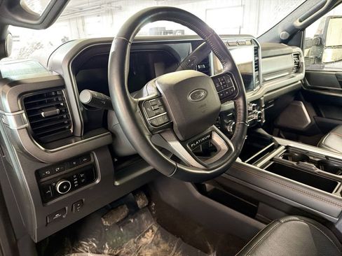 Used 2023 Ford F250 4x4 Crew Cab Super Duty image 8
