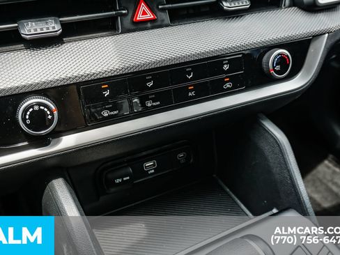 Used 2025 Kia Sportage LX FWD image 39