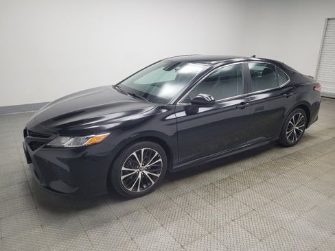 Used 2019 Toyota Camry SE image 2