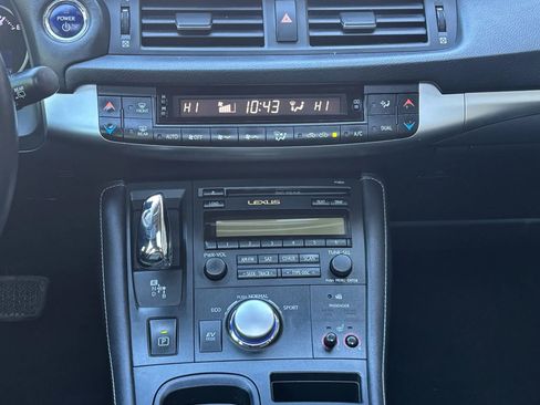 Used 2013 Lexus CT 200h image 28