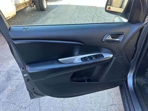 Used 2020 Dodge Journey SE w/ SE Popular Equipment Group image 13