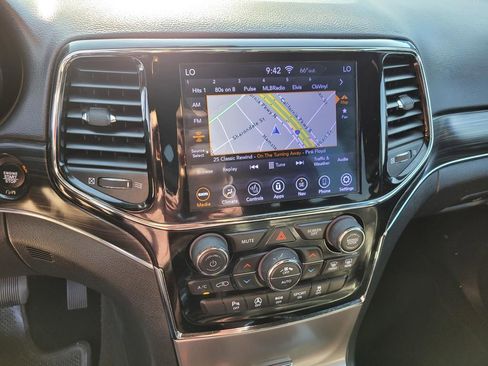 Used 2020 Jeep Grand Cherokee Limited AWD/4WD image 25