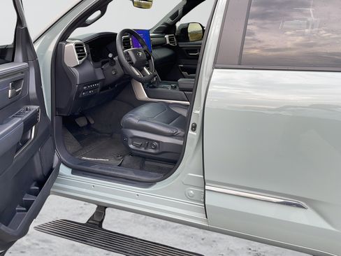 Used 2026 Toyota Sequoia Platinum AWD/4WD image 9