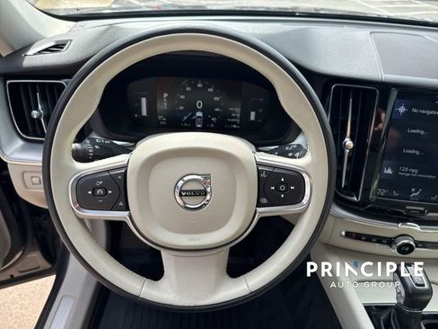 Used 2019 Volvo XC60 T5 Momentum w/ Premium Package image 21