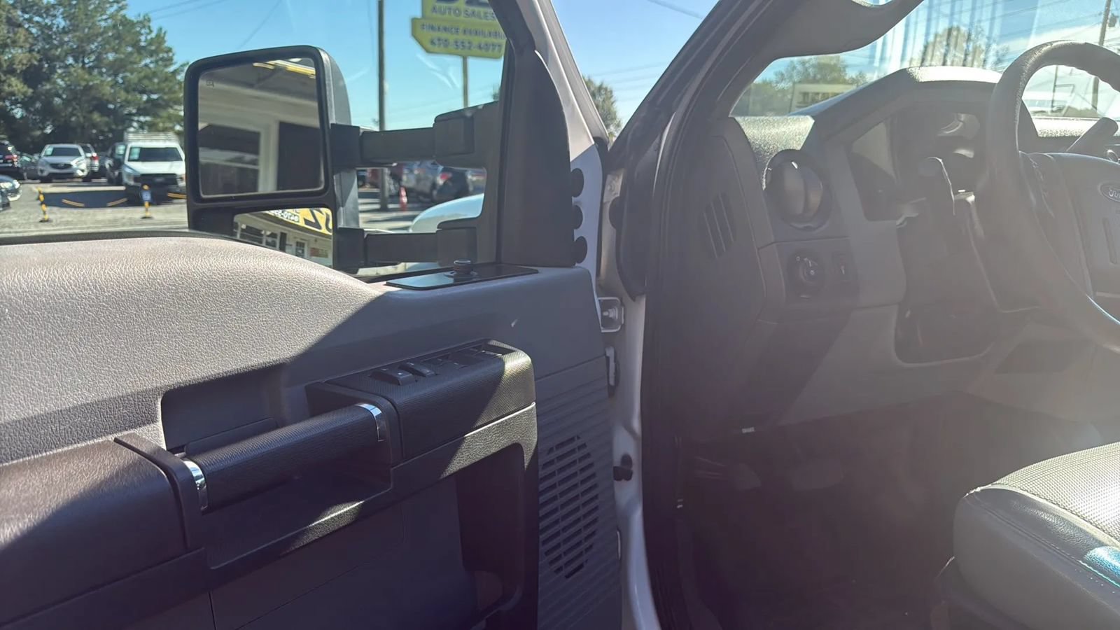 Used 2016 Ford F550 2WD Crew Cab Super Duty image 12