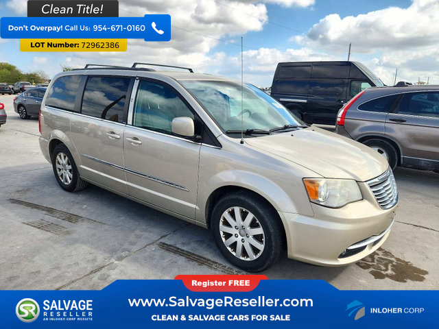 Used 2014 Chrysler Town & Country Touring FWD image 5