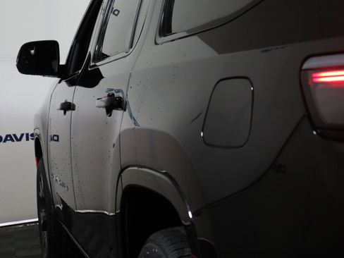 New 2026 Jeep Grand Wagoneer Limited AWD/4WD image 11