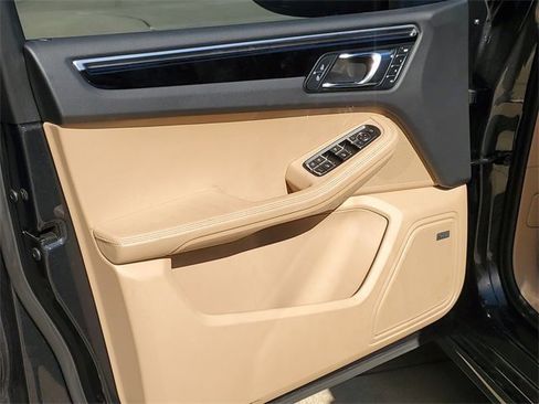 Used 2024 Porsche Macan image 19