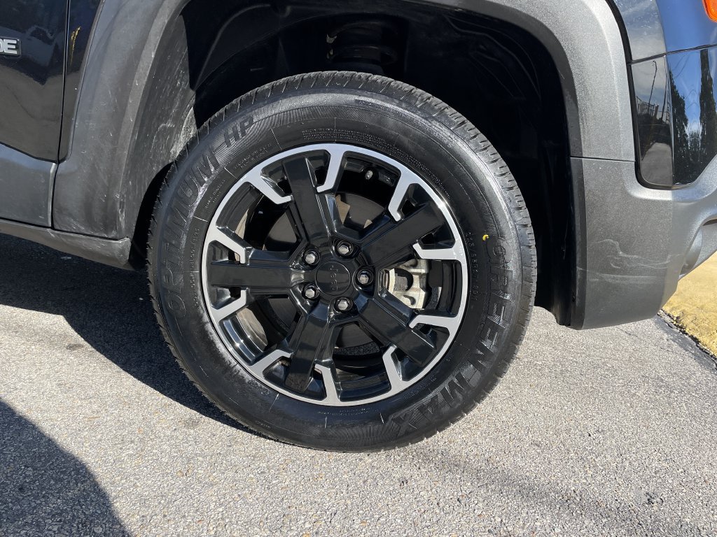 Used 2023 Jeep Renegade Latitude AWD/4WD image 11