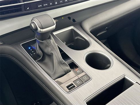 Used 2025 Toyota Sienna XLE image 27