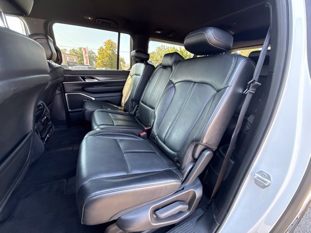 Used 2024 Jeep Wagoneer L Series III w/ Flexible Seating Group AWD/4WD image 14