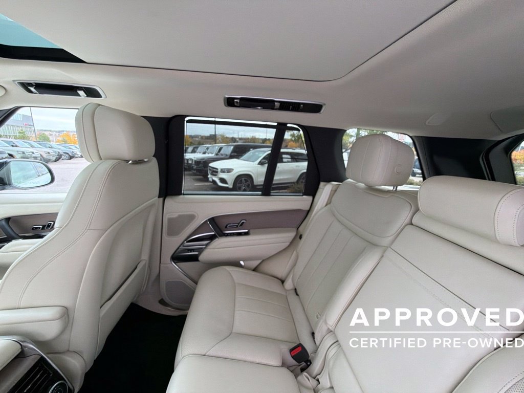 Used 2025 Land Rover Range Rover SE AWD/4WD image 30