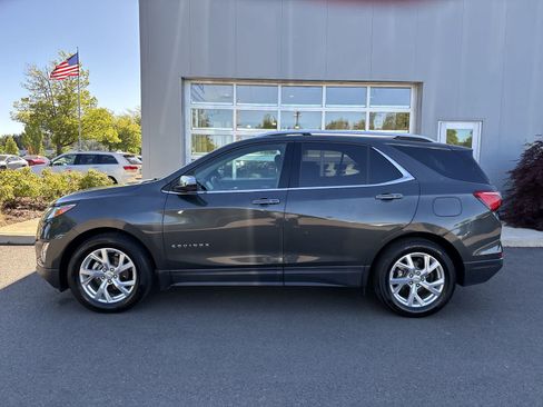Used 2018 Chevrolet Equinox Premier FWD image 2