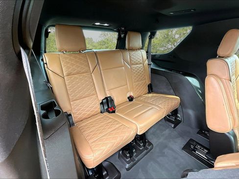 Used 2023 Cadillac Escalade Premium Luxury image 28