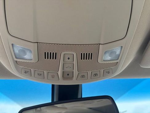 Used 2017 Lincoln MKX Reserve w/ Luxury Package FWD image 18