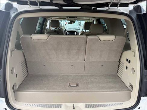 Used 2018 Cadillac Escalade Luxury image 12