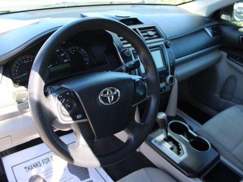 Used 2013 Toyota Camry L image 20