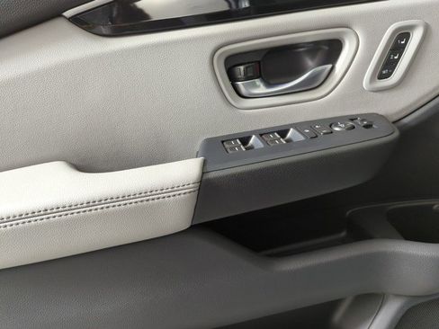 New 2025 Honda Pilot Touring image 11