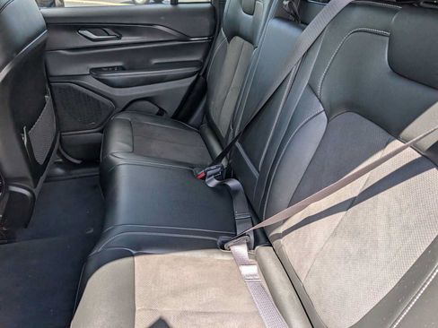 Used 2023 Jeep Grand Cherokee Altitude AWD/4WD image 16
