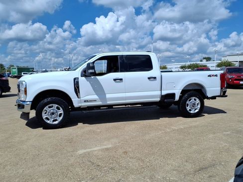 Used 2026 Ford F250 XLT AWD/4WD image 2