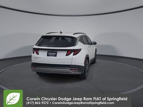 Used 2025 Hyundai Tucson SEL FWD image 12