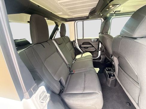 Used 2022 Jeep Wrangler Unlimited Sahara w/ LED Lighting Group AWD/4WD image 32