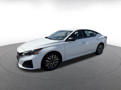Used 2025 Nissan Altima 2.5 SV FWD image 8
