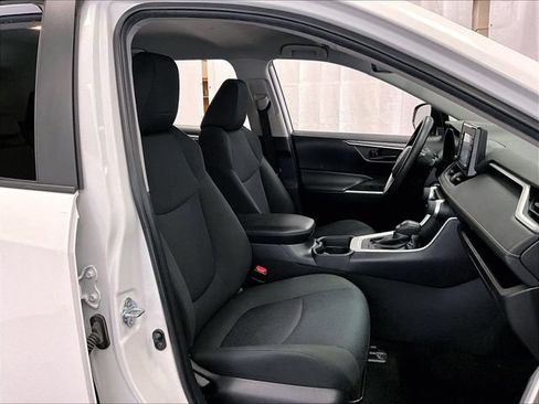 Used 2021 Toyota RAV4 LE AWD/4WD image 7