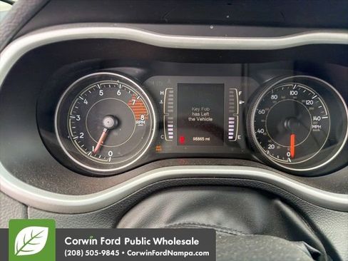 Used 2018 Jeep Cherokee Latitude Plus w/ Comfort/Convenience Group image 14