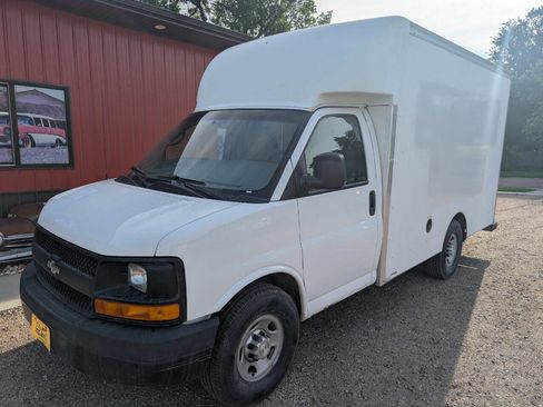 Used 2015 Chevrolet Express 3500 image 2