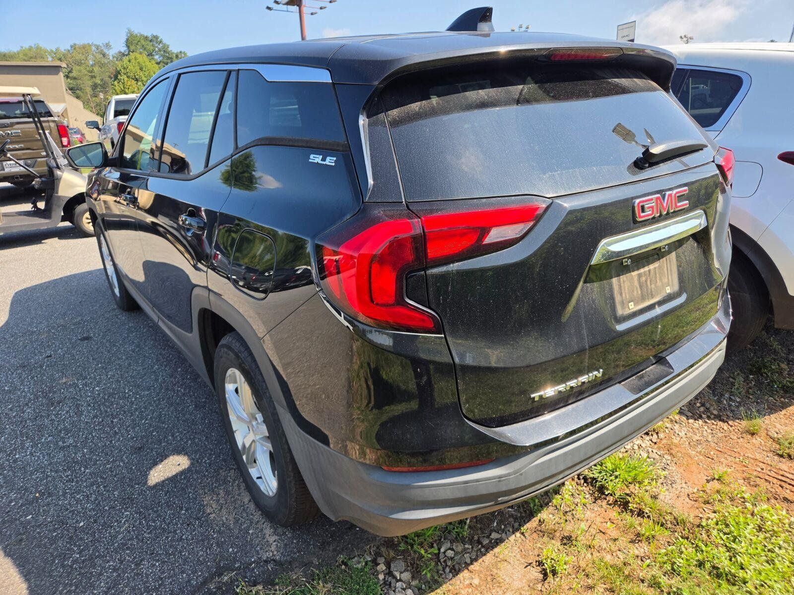 Used 2020 GMC Terrain SLE w/ LPO, Cargo Package FWD image 7