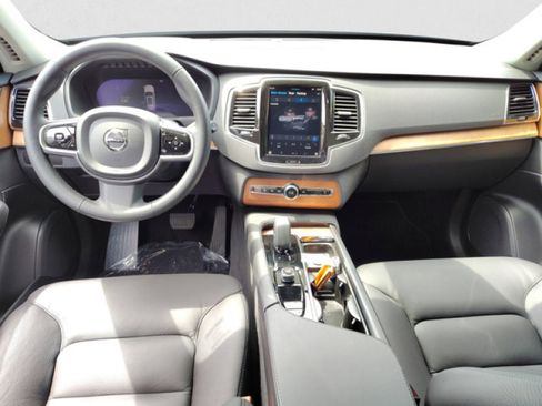 Used 2024 Volvo XC90 B6 Plus w/ Protection Package Premier image 14