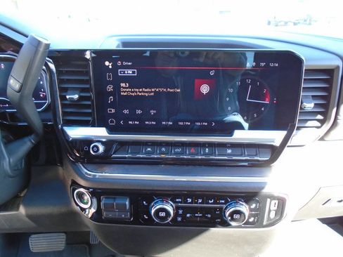 Used 2025 GMC Sierra 1500 SLT image 14