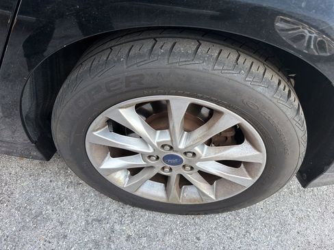 Used 2017 Ford Fusion SE w/ Fusion SE Technology Package image 8